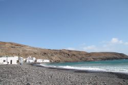 Litorale della spiaggia di Pozo Negro, Fuerteventura (Spagna) - La spiaggia di Pozo Negro si trova accanto a quella di El Muellito e si estende nella parte meridionale di Caleta de Fuste. Il ...