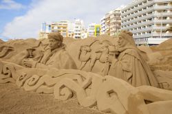 Un presepe di sabbia realizzato sulla spiaggia de Las Canteras a Las Palmas de Gran Canaria, Spagna - © Tamara Kulikova / Shutterstock.com