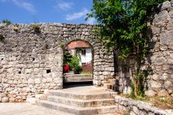 Resti di antiche mura nella città di Trebinje, Bosnia Erzegovina.
