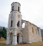 Le rovine di una chiesa cristiana a Blagaj, in Bosnia-Erzegovina - il villaggio di Blagaj, citato per la prima volta da fonti storiche nel XV secolo, è stato parte dell'impero ottomano ...