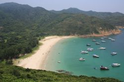 La spiaggia di Sai Kung nell'omonima penisola. Siamo nei New Territories a Hong Kong (Cina).