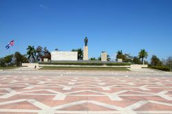 Il memoriale di Che Guevara in Plaza de la Revolución, lungo Avenida de los Desfiles a Santa Clara (Cuba) - foto © Shutterstock.com

