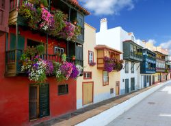 Santa Cruz de La Palma, capoluogo dell'isola di La Palma (Canarie), con le sue case coloniali dalle tipiche facciate colorate.