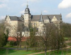 Schloss Wolfsburg  il castello medievale  di Neuhaus l'unico edifico antico della città