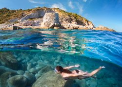 Snorkeling sulla spiaggia Cava Usai" vicino a Villasimius in Sardegna