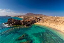La spiaggia di Papagayo (Playa del Papagayo) nel sud di Lanzarote, isole Canarie - © The Canary Island's tourist board
