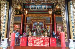 Il tempio di Nghia An Hoi Quan si trova nella zona di Cholon, il Distretto 5 di Ho Chi Minh City, Vietnam - © sharptoyou / Shutterstock.com