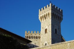 Torre del Castello medievale del borgo di San Casciano dei Bagni, in Val d'Orcia, siamo in Toscana. - © Alessandro Zappalorto / Shutterstock.com