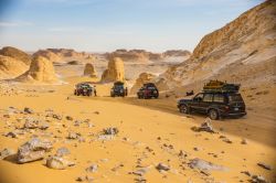 Tour in fuoristrada alla scoperta del Deserto Bianco di Farafra, Egitto - © Sun_Shine / Shutterstock.com
