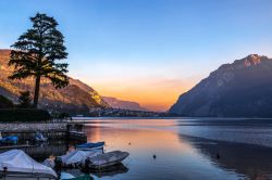Tramonto a Mandello del Lario sul Lago di Como, ...