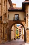 Un angolo suggestivo nella zona pedonale del centro di Oviedo, Asturie, Spagna - © Iakov Filimonov / Shutterstock.com