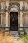 Un particolare del cimitero di Paternò in Sicilia - © Lev Levin / Shutterstock.com