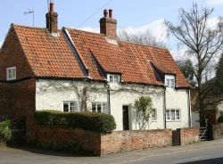 Un tradizionale cottage inglese nel villaggio di Woodborough nel Nottinghamshire, Inghilterra.
