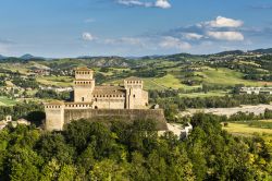 Una bella veduta del castello di Torrechiara a Langhirano, provincia di Parma, Emilia-Romagna. Fu costruito tra il 1448 e il 1460 dal Magnifico Pier Maria Rossi con funzione difensiva. E' ...