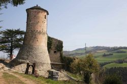 Una costruzione medievale nel territorio di Rocca San Casciano, in Emilia-Romagna - © francesco de marco / Shutterstock.com