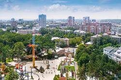 Una veduta aerea di Kharkiv, Ucraina. Seconda città dell'Ucraina dopo Kiev, Kharkiv è il capoluogo dell'omonimo oblast situato nella parte centro orientale del paese. Fondata ...