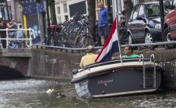Uno dei canali di Alkmaar con i caratteristici ponti bassi - Quando si pensa ai canali dei flussi acquatici si tende ad immaginarli alti e maestosi, imponenti come solo l'acqua può ...