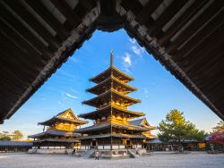 Uno scorcio del tempio Horyu-ji a Nara, Giappone. Conosciuto anche com Ikaruga-dera, si dice sia stato fondato nel 607 dall'imperatrice Suiko e dal principe Shotoku. E' uno degli edifici ...