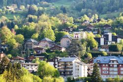 Uno scorcio del villaggio di Saint-Gervais-les-Bains in primavera, Francia.

