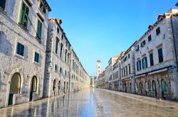 Uno scorcio della Strada di Dubrovnik (Croazia): siamo nella principale via dello shopping della città croata. 
