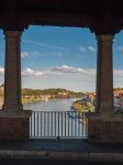 Veduta del fiume Ticino a Pavia (Lombardia) dal Ponte Coperto. Questo ponte collega il centro storico e il resto della città con Borgo Ticino. Si presenta con 5 arcate ed è completamente ...
