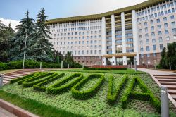 Veduta esterna della sede del Parlamento a Chisinau, Moldavia - © Serghei Starus / Shutterstock.com