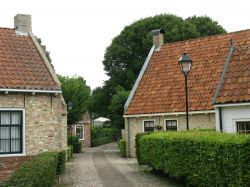Una via del centro di Bourtange, il piccolo ma pittoresco borgo dell'olanda - © InavanHateren / Shutterstock.com