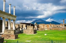 Sito archeologico di Pompei, Campania - Visitarlo completamente richiederebbe almeno due o tre giorni. In uno si riesce comunque a percorrere un itinerario alla scoperta dei suoi edifici più ...