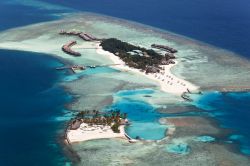 Vista aerea dell'Isola di Veligandu  che fa parte dell'atollo di Gaafu-Alifu alle Maldive