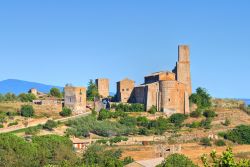 Vista panoramica del borgo di Tuscania, provincia ...