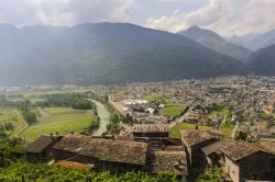 Vista panoramica di Morbegno, bassa Valtellina - © Claudio Giovanni Colombo / Shutterstock.com