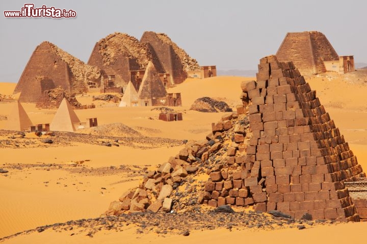 Immagine Sulla riva orientale del Nilo, le Piramidi di Meroe - © Galyna Andrushko - Fotolia.com