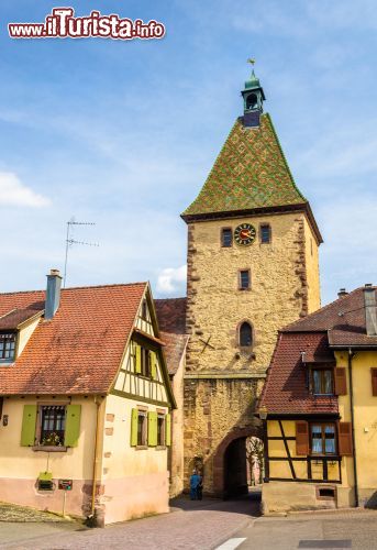 Immagine Porta Haute l'imponente ingresso storico del borgo di Bergheim in Alsazia - © Leonid Andronov  / Shutterstock.com