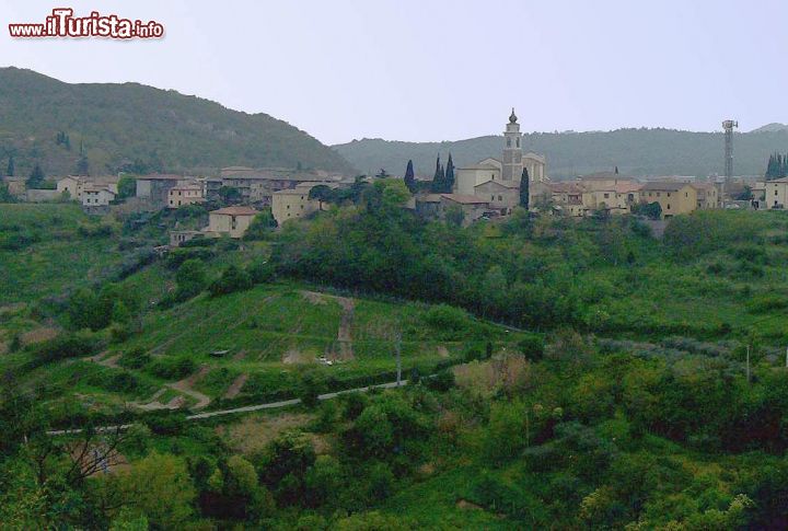 Immagine Rivoli Veronese il Borgo al confine con il Trentino - © wikipedia