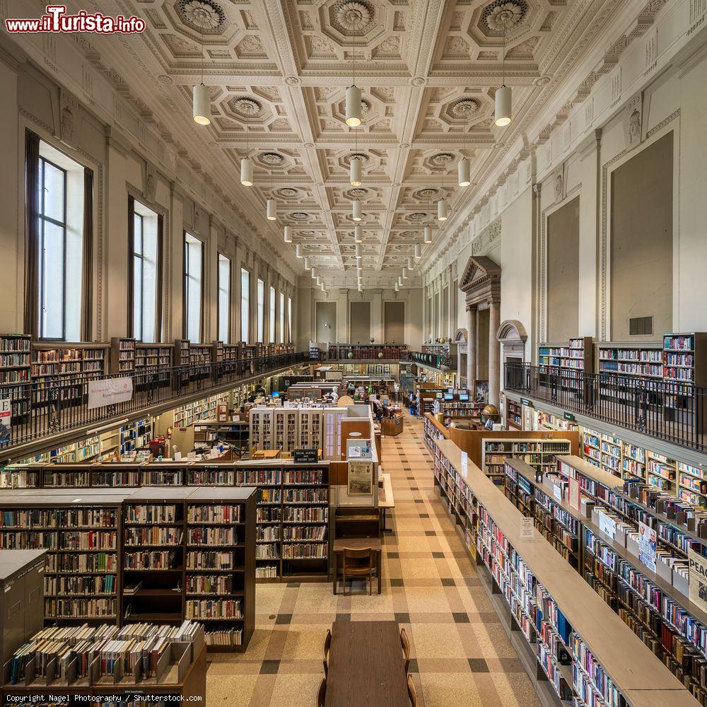 Immagine La sala di lettura della Biblioteca Pubblica di Philadelphia (Pennsylvania) situata in Vine Street - © Nagel Photography / Shutterstock.com