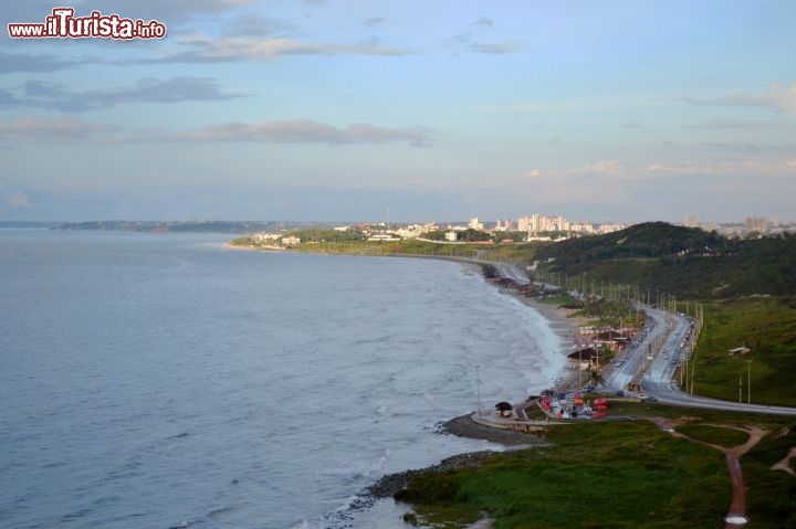 Immagine La costa intorno a Sao Luis, che si trova su di una isola dello stato di Maranhao, nel nord-est del Brasile