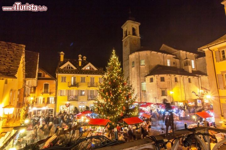 Immagine A Santa Maria Maggiore si svolgono i mercatini natalizi più grandi di tutto il Piemonte