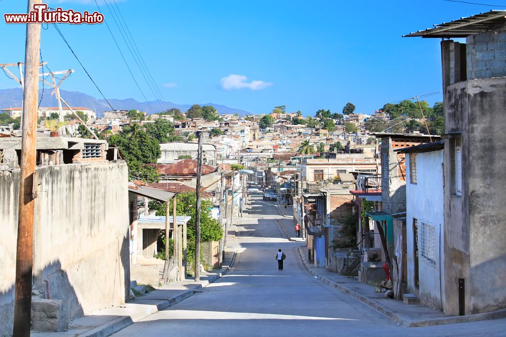 Immagine Nella città di Santiago de Cuba vivono circa 500.000 persone. Oltre un milione, invece, vive nell'intero agglomerato urbano.