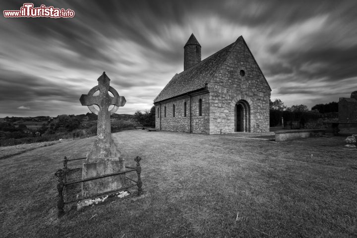 Immagine Saul Church a Downpatrick, Irlanda del Nord. Si trova due miglia fuori dalla città questa graziosa chiesetta costruita nel 1932 per commemorare la prima chiesa di San Patrizio in Irlanda - © Adrian Pluskota / Shutterstock.com