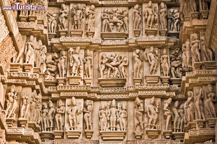 Immagine Scene di sesso del Tempio Vishnavath, Khajuraho, Madhya Pradesh, India - © Luciano Mortula / 123RF