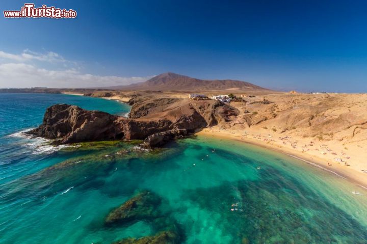 Immagine La spiaggia di Papagayo (Playa del Papagayo) nel sud di Lanzarote, isole Canarie - © The Canary Island's tourist board