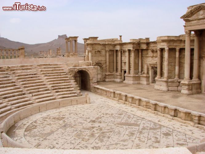 Immagine Teatro romano nella città di Palmira in Siria - © Cyhel / Shutterstock.com