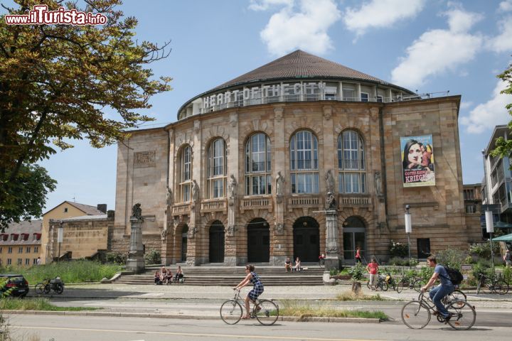 Immagine Questo teatro di Friburgo in Brisgovia (Germania) fu costruito nel 1823 ed è il più grande e più antico in città - foto © Grzegorz Petrykowski / Shutterstock.com
