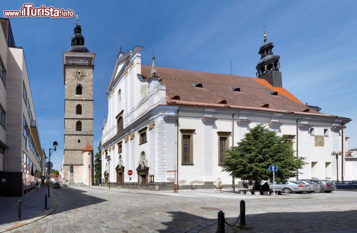 Immagine La Torre Nera (Černá vě) risalente al XVI secolo si trova a fianco della cattedrale di St.Nicholas, nella città boema di České Budějovice - foto © Mikhail Markovskiy / Shutterstock.com