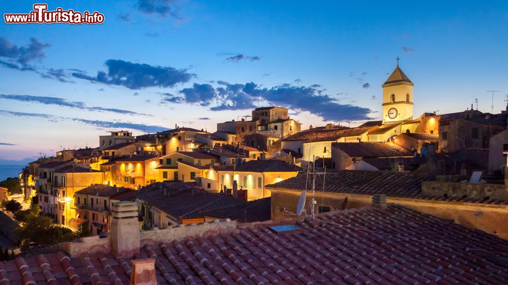 Immagine Tramonto a Capoliveri, Isola d'Elba, Toscana: in posizione rialzata gode di splendidi scenari serali