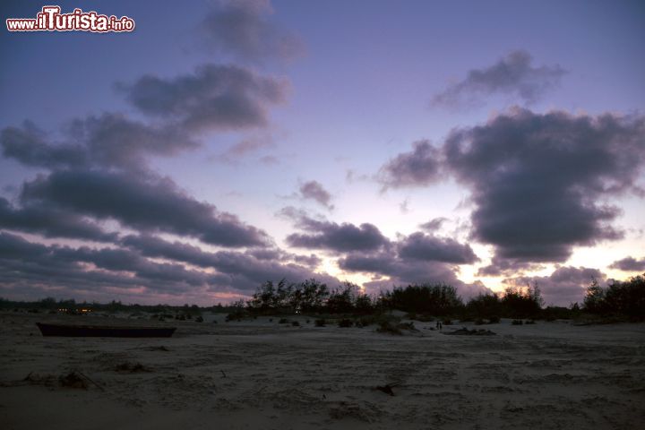 Immagine Un tramonto sulla spiaggia di Malindi (Kenya). La città si affaccia sull'Oceano Indiano e conta circa 120.000 abitanti.