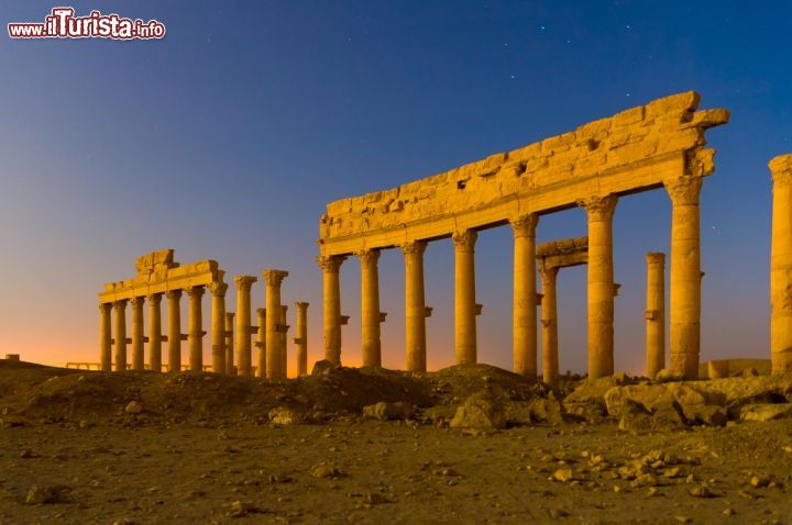Immagine Fotografia di un tramonto a Palmira, in Siria - © Michal Szymanski / Shutterstock.com