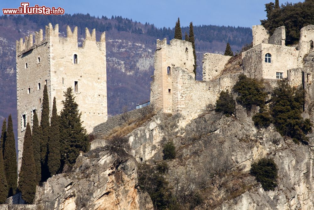 Immagine Un bel panorama sul castello di Arco, Trentino.