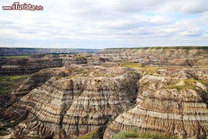 Immagine Un canyon nelle Badlands di  Drumheller in Alberta, Canada - © hdsidesign / Shutterstock.com