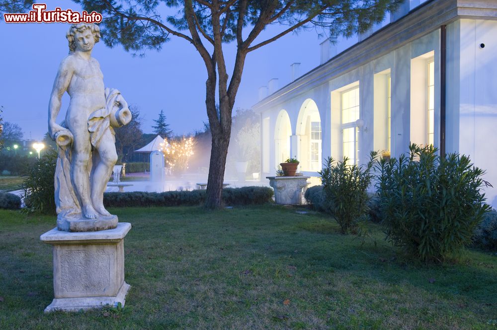 Immagine Un hotel di lusso a Montegrotto Terme, con annesso centro termale. Siamo in provincia di Padova in Veneto